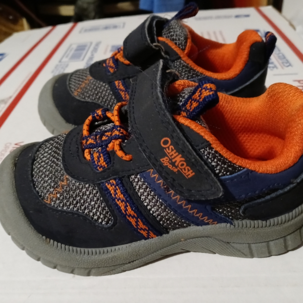 🏂Oshkosh B'gosh Toddler Sneakers🎉🚂 - Picture 6 of 12